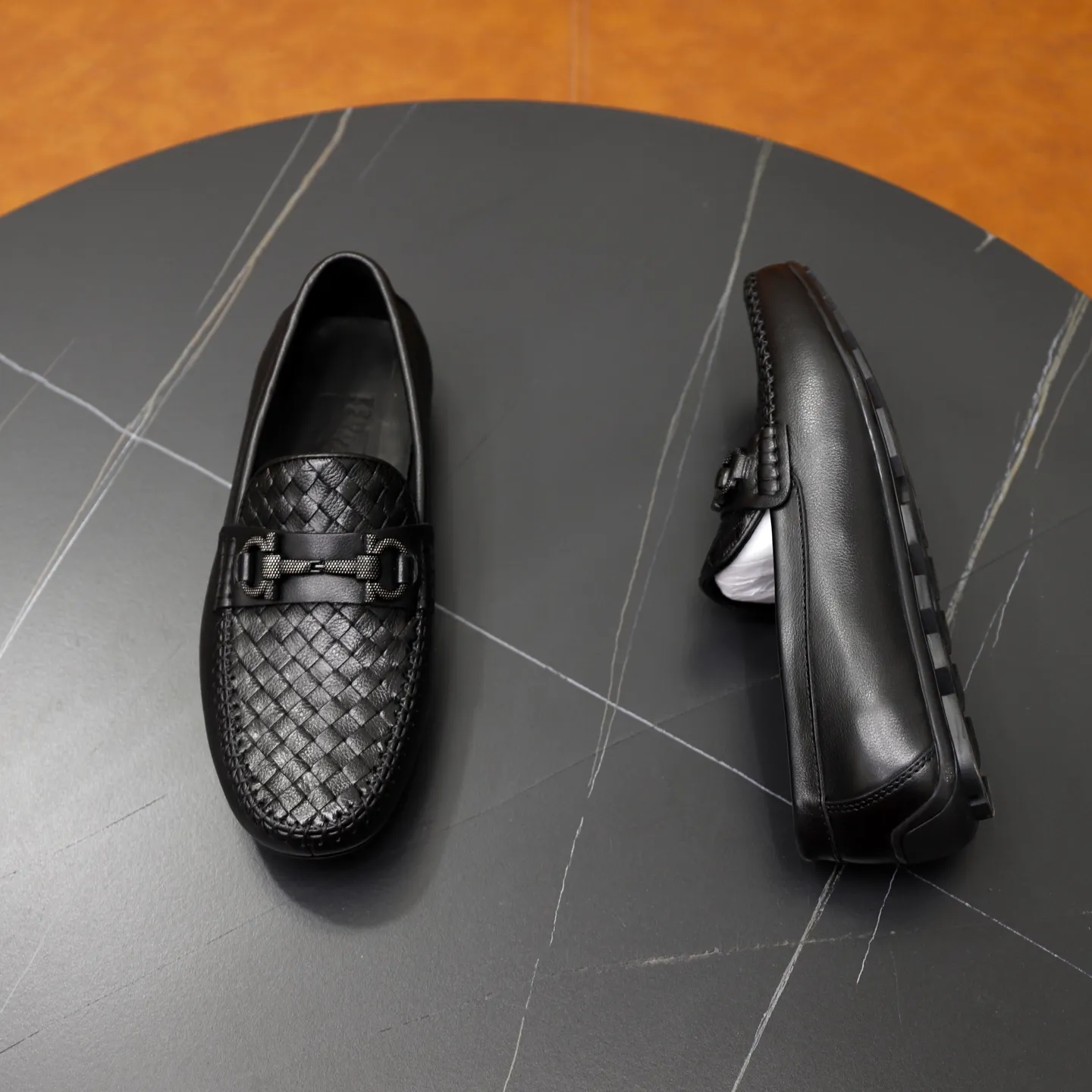 Men's shoes 💰480💰🙅‍♂️🙅‍♂️🙅‍♂️Niuli Brand: Ferragamo Standard code: Men's code 38/44 (45 customized) Grade: Same style as the official website Material: Original imported cowhide leather lining Original wear-resistant lightweight outsole Style category: Men's casual slip-on shoes Doudou shoes Noble luxury brand elements, top luxury color: actual picture color